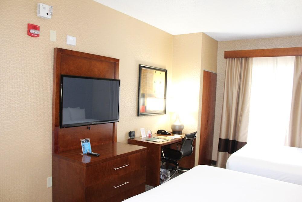 Quality Suites Nyc Gateway North Bergen Buitenkant foto