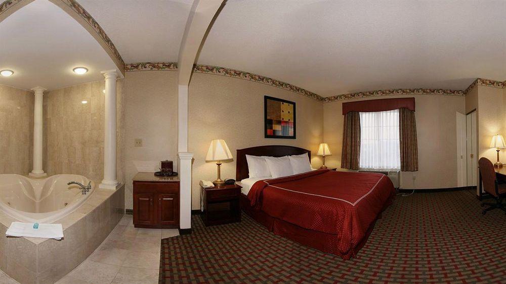 Quality Suites Nyc Gateway North Bergen Buitenkant foto