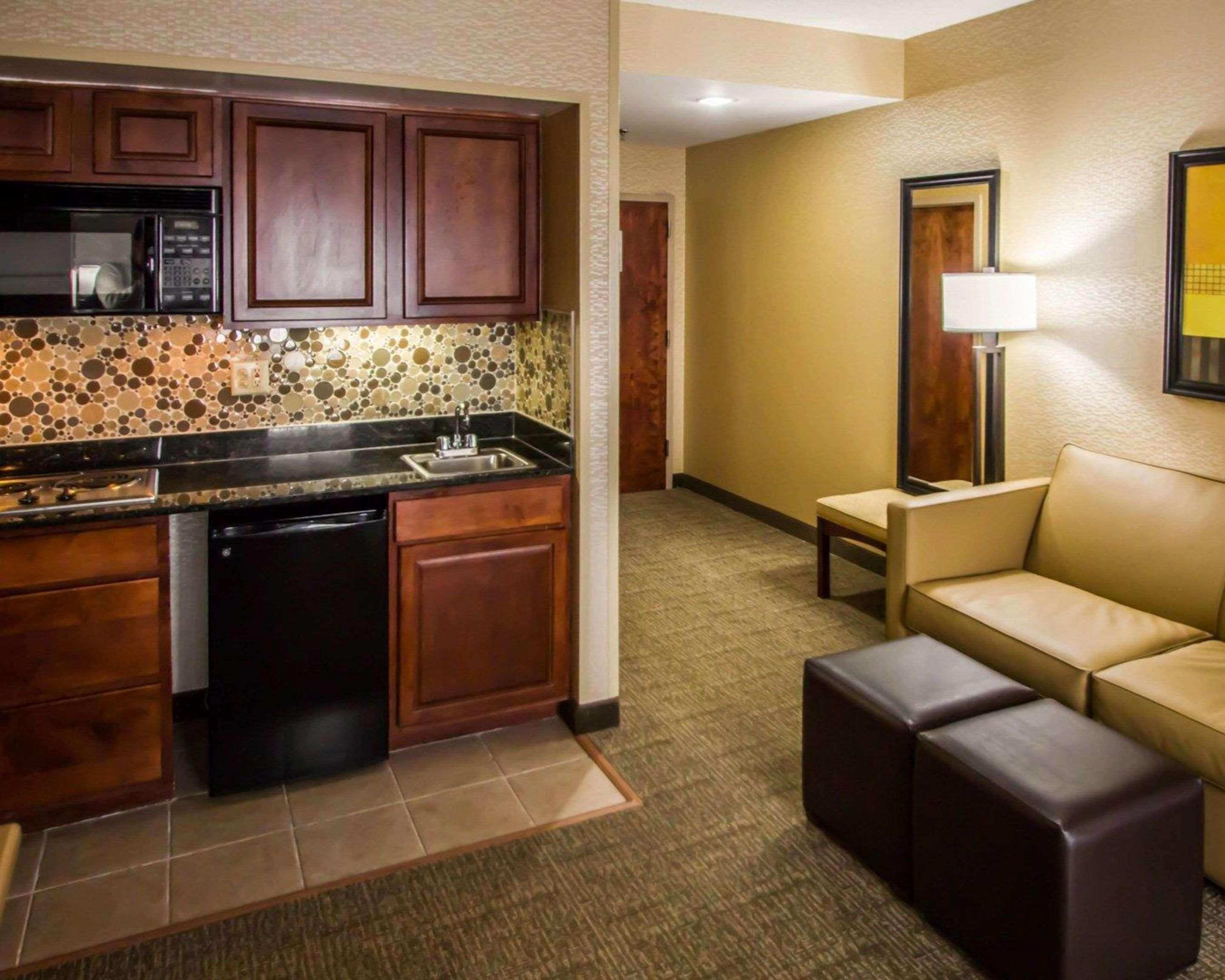 Quality Suites Nyc Gateway North Bergen Buitenkant foto