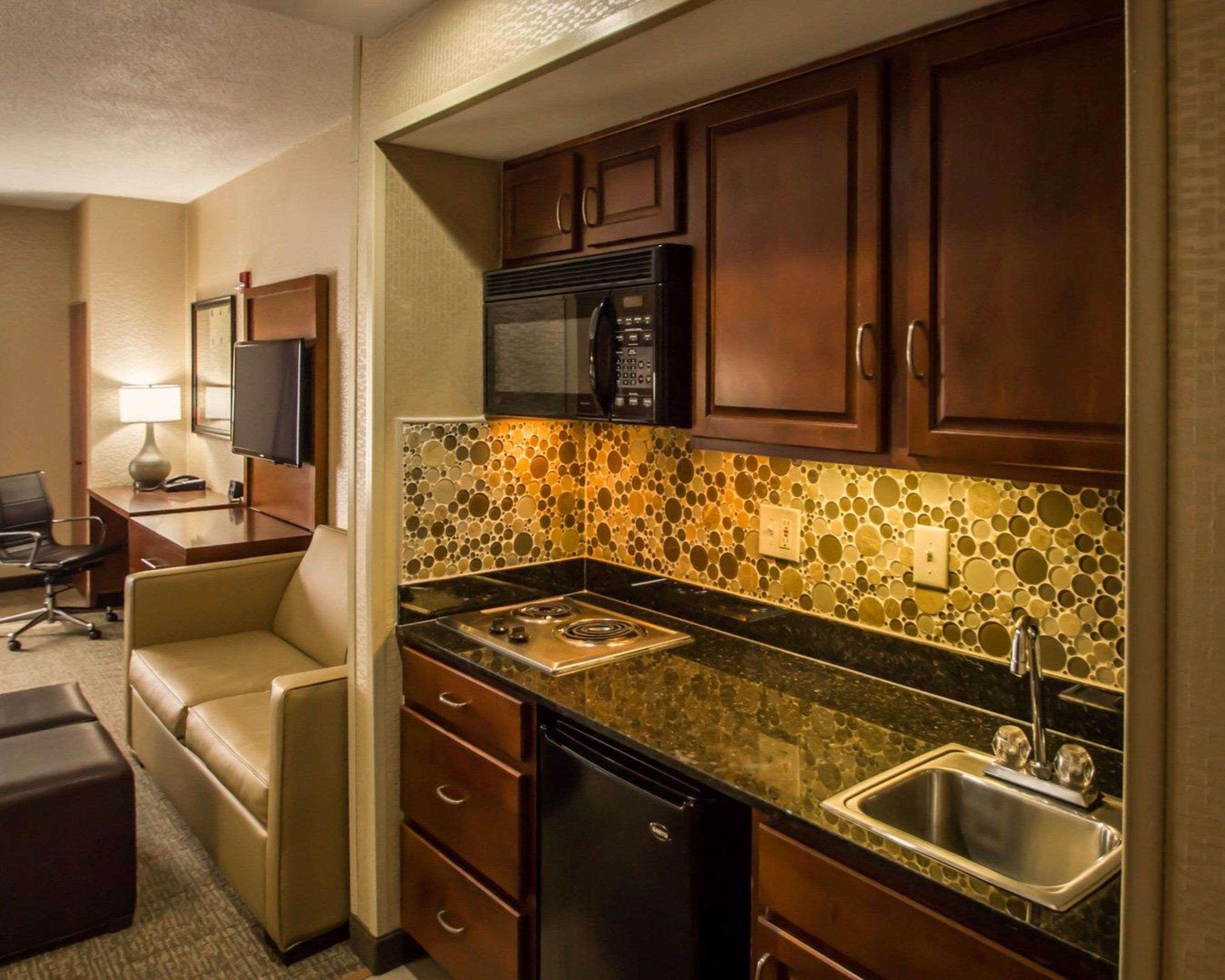Quality Suites Nyc Gateway North Bergen Buitenkant foto