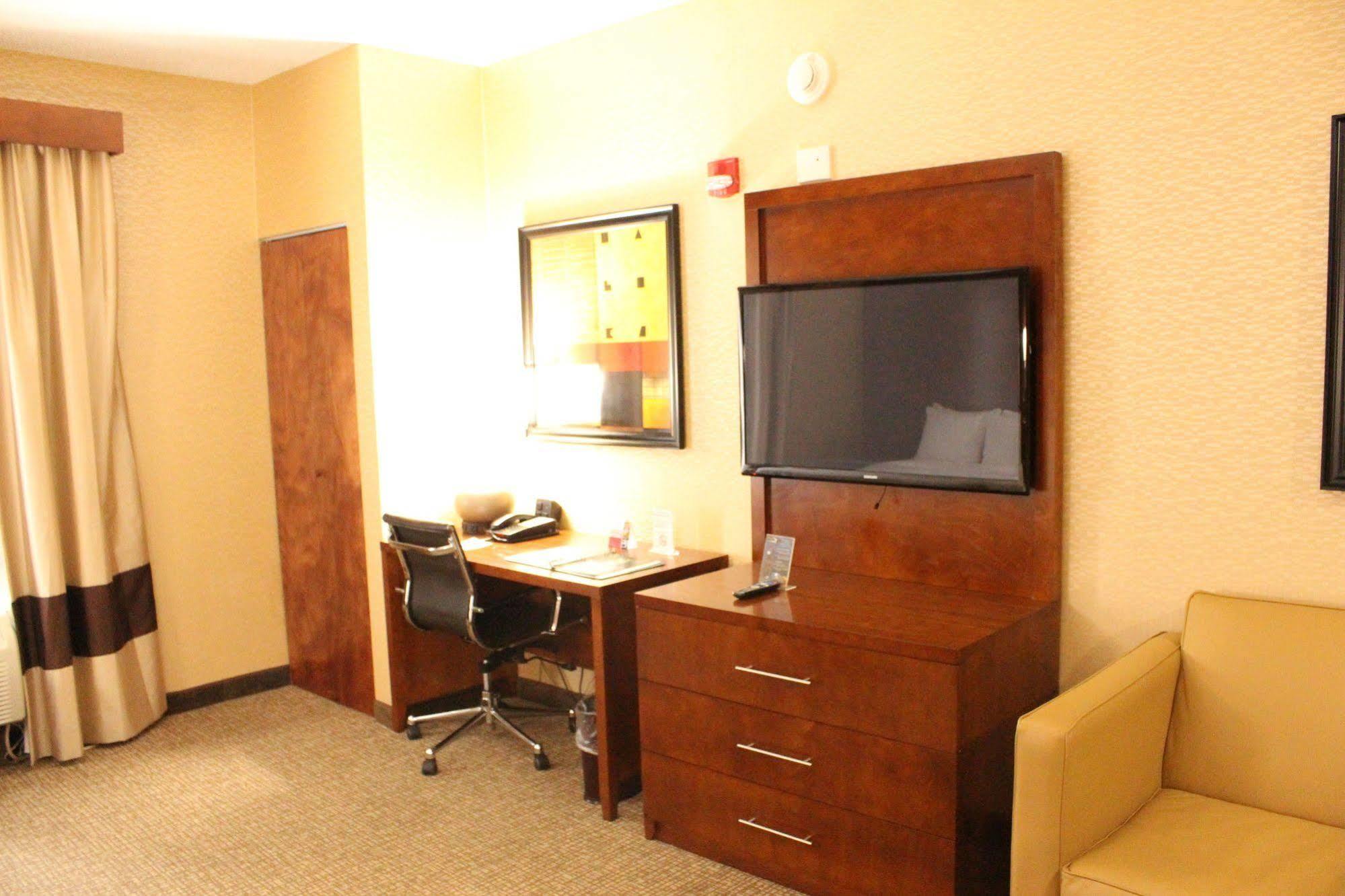 Quality Suites Nyc Gateway North Bergen Buitenkant foto